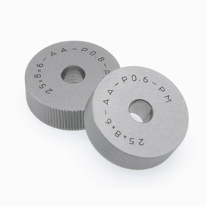Straight knurling wheel