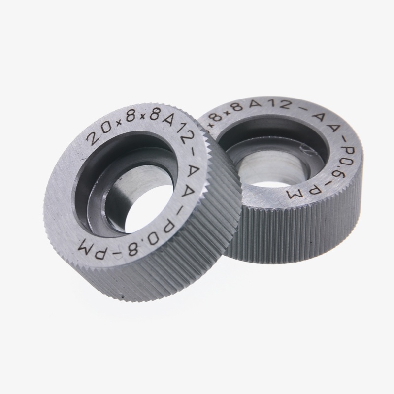 Straight knurling wheel